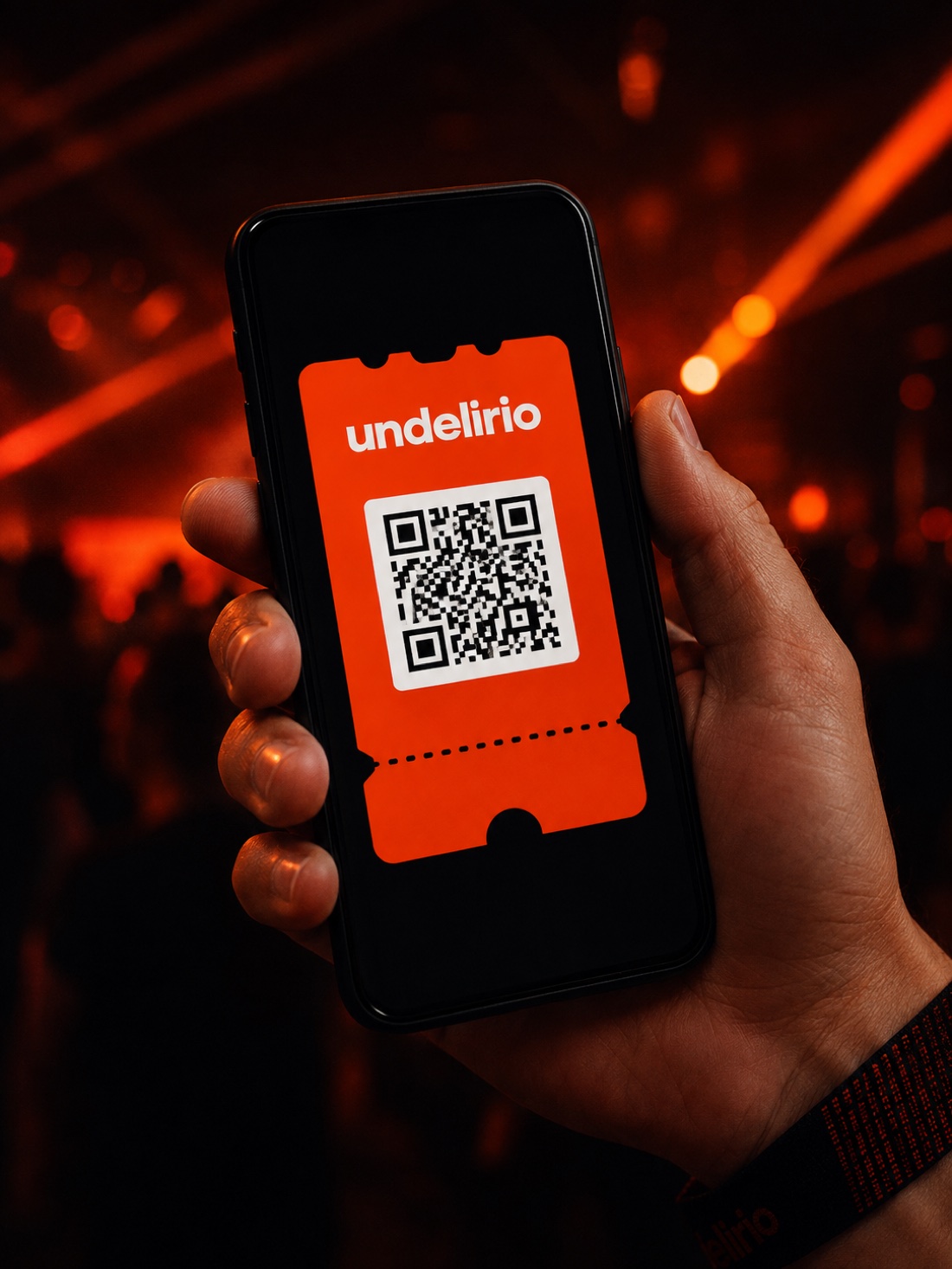 Entrada de UNDELIRIO con QR abierta en el celular, dentro de la fiesta